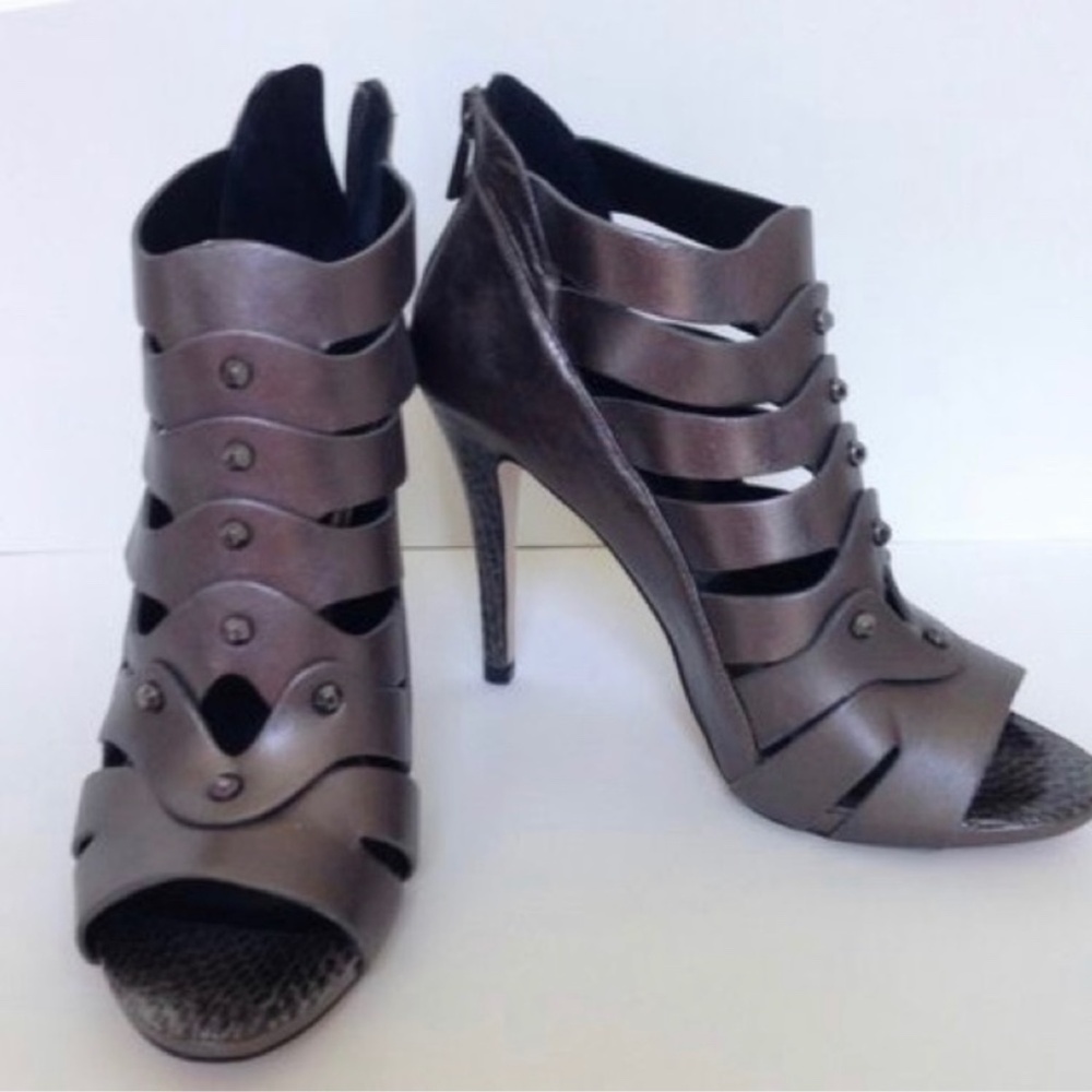 White House Black Market Gunmetal Gray Heels with Studds NWOT - Picture 6 of 7